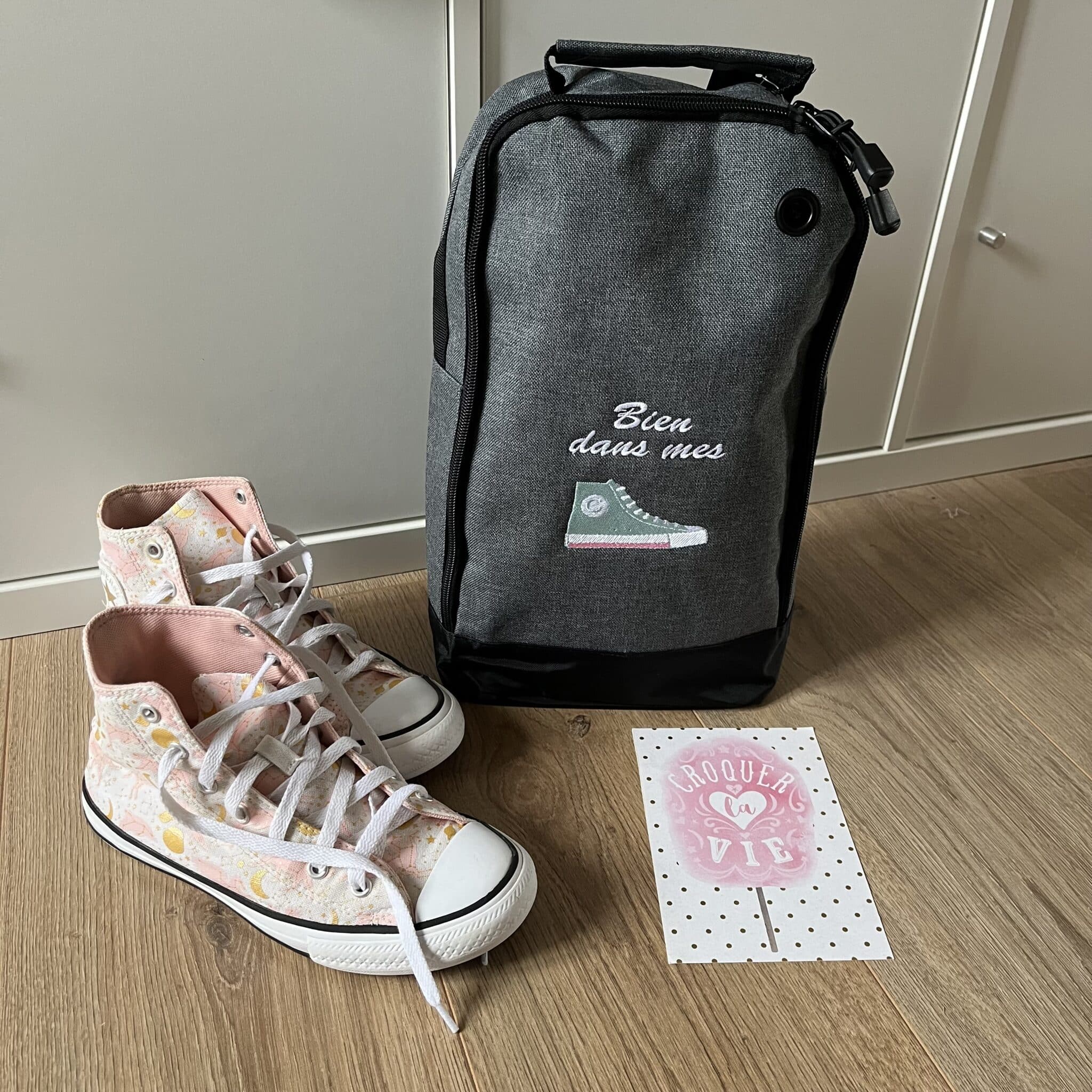 Le sac à chaussures – Une fille à l'atelier